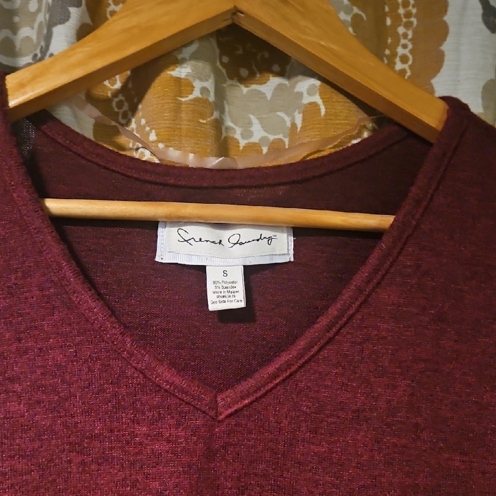 Maroon V-Neck Sweater with Zipper Details - Picture 2 of 4